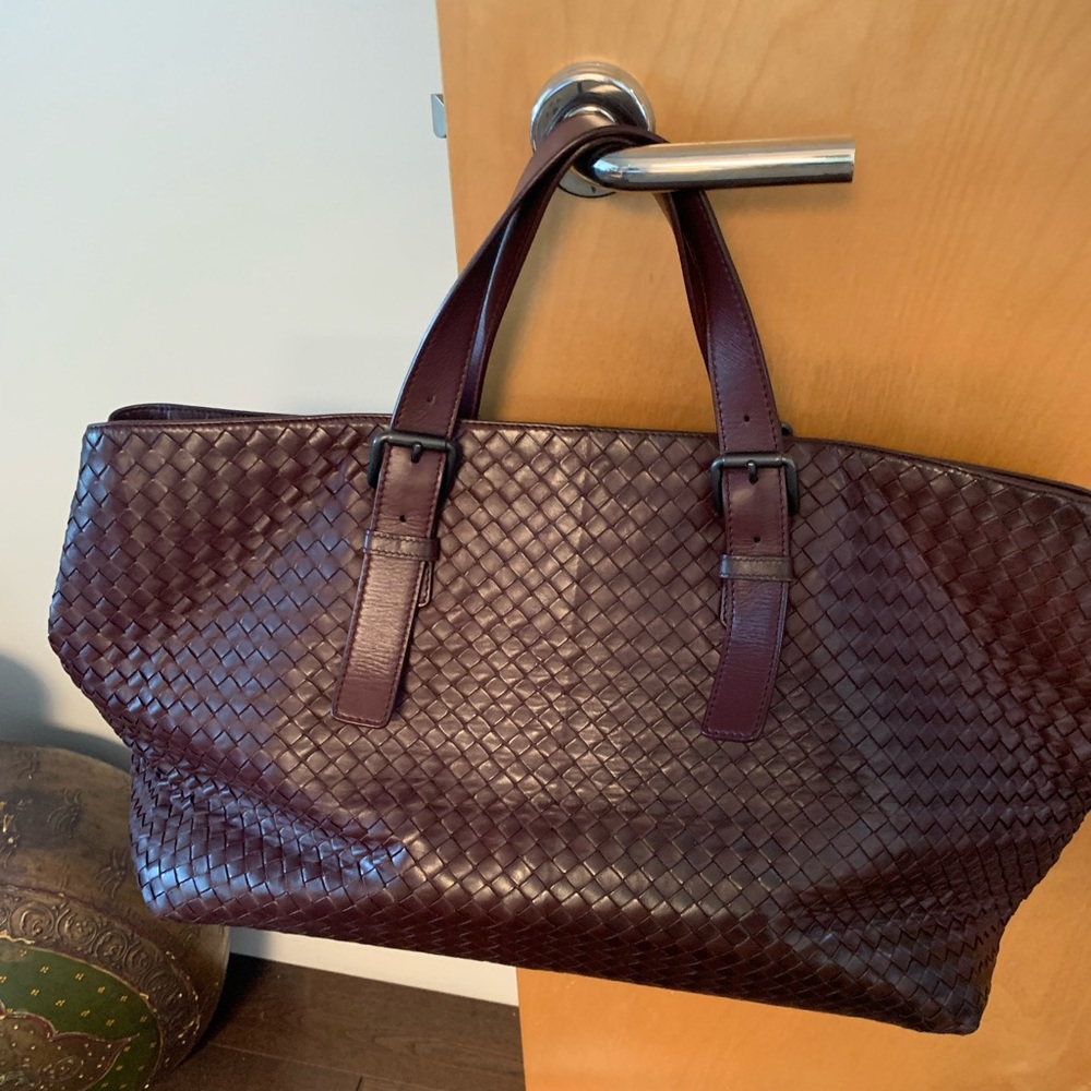 Unisex Large BV Intrecciato woven tote bag in rouge